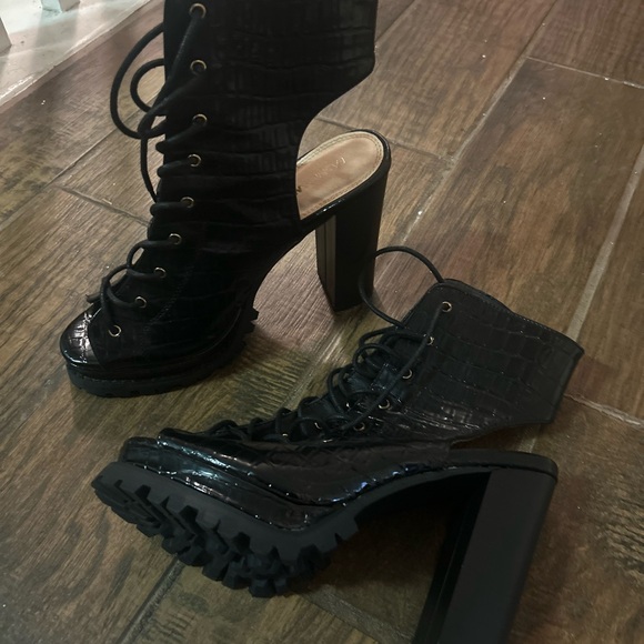 Fashion Nova Snake print Black Lace-Up Heeled Boots - Picture 2 of 3